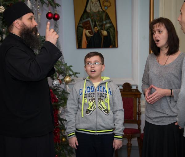 Colindători la Reședința Mitropolitană - preotul Constantin Ipatov cu familia