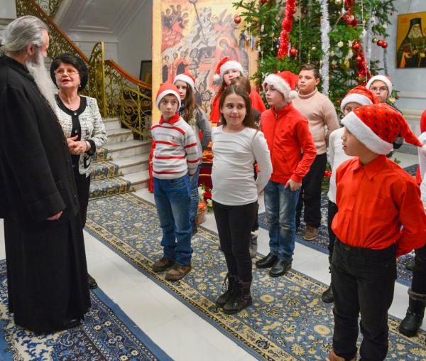 Colindători la Reședința Mitropolitană - Școala „George Călinescu” din Iași