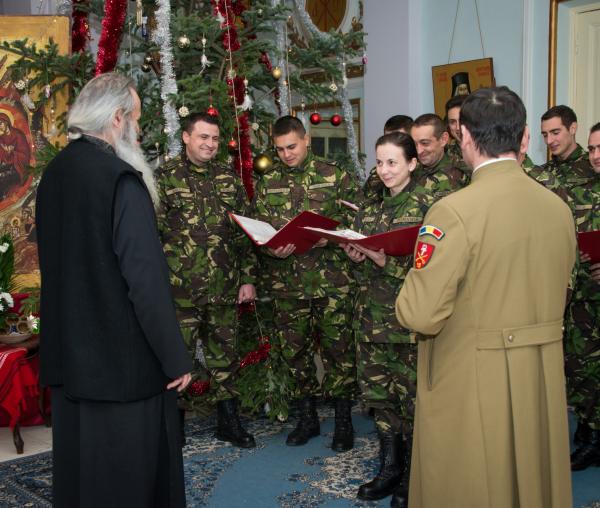 Colindători la Reședința Mitropolitană - Corul „Străjerii” ai Brigăzii 15 Mecanizate, Iași