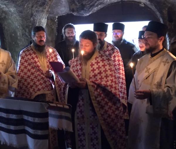 (Video) Mănăstirea Putna - Acatist la Chilia Sfântului Cuvios Daniil Sihastrul