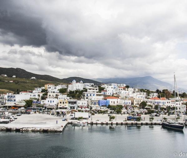 (Foto) Pași de pelerini spre Icoana făcătoare de minuni a Maicii Domnului din Insula Tinos – Grecia