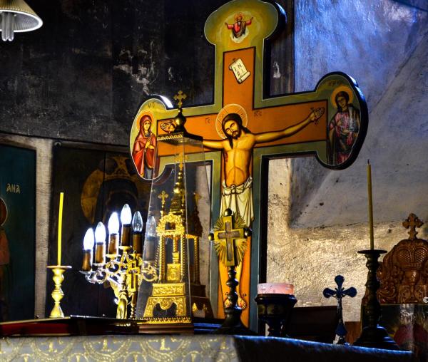 (AUDIO) La ce foloseşte un Dumnezeu răstignit şi mort? - Arhimandritul Hrisostom Rădăşanu