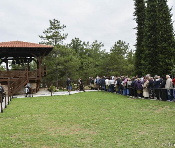 (Foto) La mormântul Sfântului Paisie Aghioritul
