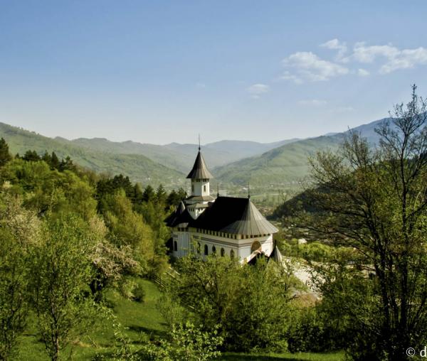 (Foto) Primăvara la Mănăstirea Pângărați