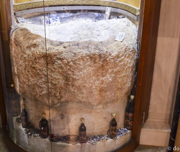 (Foto) Cana Galileii – Biserica în care se păstrează vasele de piatră de la nunta din Cana
