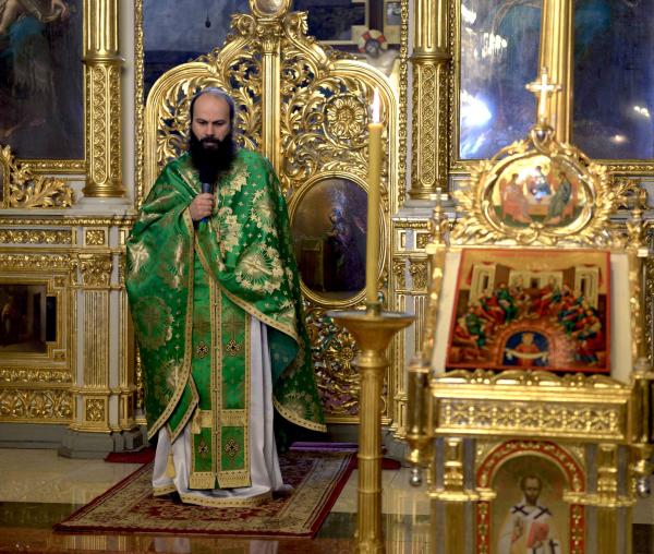 (Video) Așteptăm ca Biserica să ne facă spitale, dar nu vedem ce se întâmplă în altar unde este spitalul care ne vindecă de moarte - Pr. Arhim. Hrisostom Rădășanu