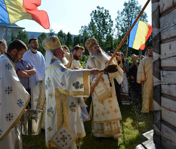 Credincioșii din Știubieni au îmbrăcat haine de sărbătoare