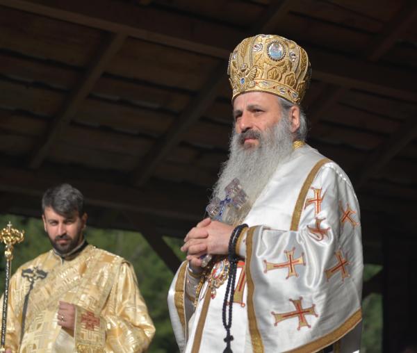 (VIDEO) De ce să merg după Biserică? De ce să merg după Hristos? - Înaltpreasfințitul Părinte Teofan, Mitropolitul Moldovei și Bucovinei