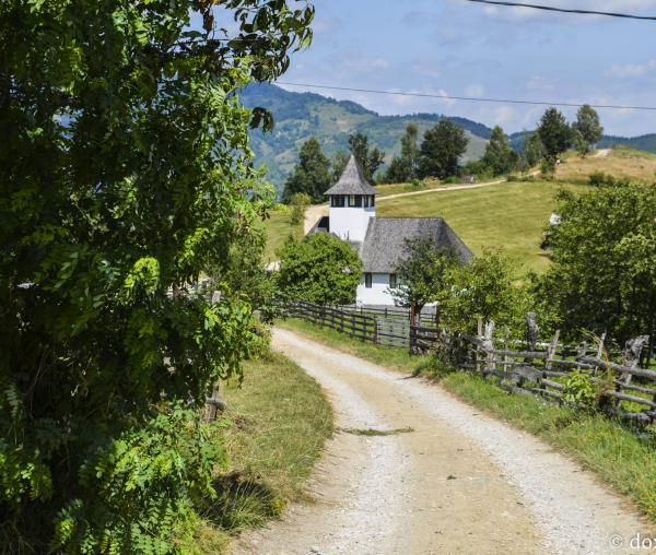 (Foto) Mănăstirea Bran – o adevărată oază duhovnicească între munți
