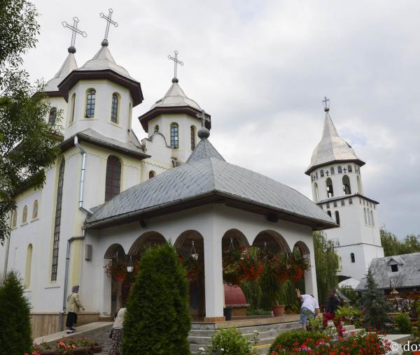 Mănăstirea Dumbrava - un colț de rai din județul Alba (galerie FOTO)