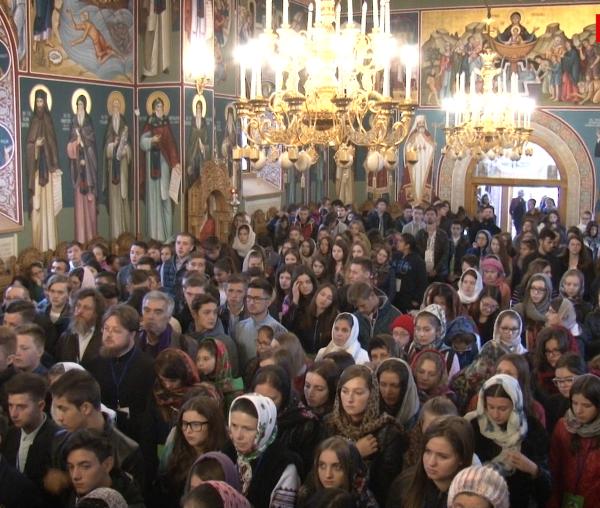 600 de tineri botoșăneni, la Mănăstirea Zosin