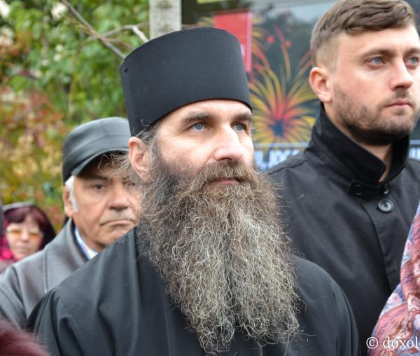 (Foto) Monahi şi monahii pe urmele Sfântului Neofit Zăvorâtul