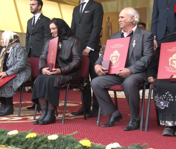 „Crucea Moldavă” la pieptul părinților cu mulți copii