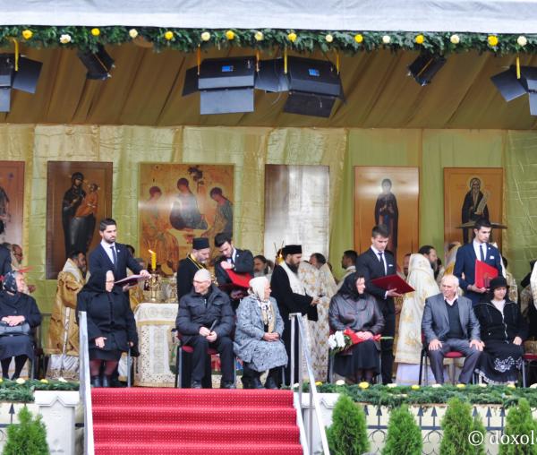 (Foto) Familii binecuvântate cu mulți copii au primit „Crucea Moldavă”