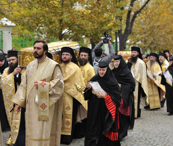 (Video) În procesiune pe Calea Sfinților - a început sărbătoarea Sfântului Cuvios Dimitrie cel Nou, Ocrotitorul Bucureștilor