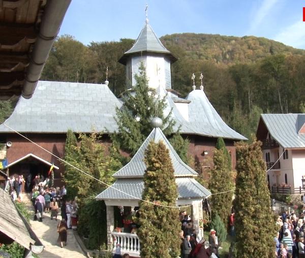Parohia neamțeană Negulești, a îmbrăcat haine de sărbătoare