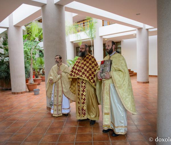 Părticele din moaştele Sfântul Neofit Zăvorâtul, dăruite parohiei Sfântul Maxim Mărturisitorul din Iaşi (galerie FOTO)