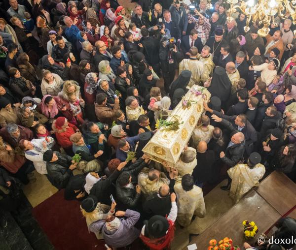 (Foto) Povestea hramului de anul trecut – Sărbătoarea Sfintei Cuvioase Parascheva