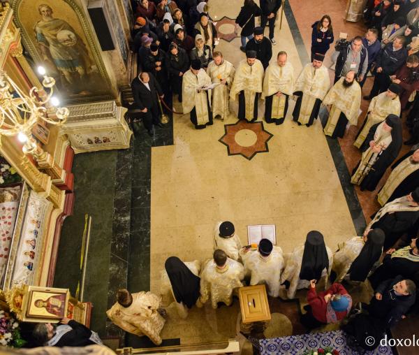 Procesiunea de scoatere a raclei Sfintei Cuvioase Parascheva - galerie FOTO