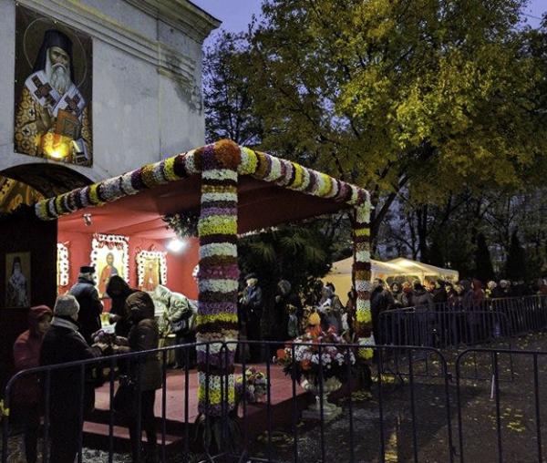 Pelerinaj la moaștele Sfântului Nectarie, Mănăstirea Radu Vodă din București (galerie FOTO)