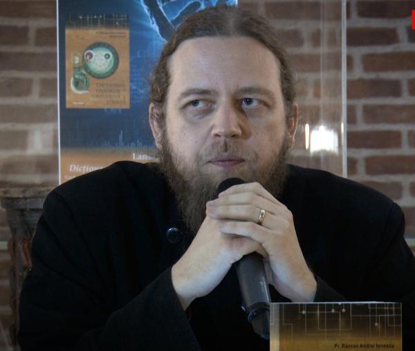 (Video) De la limba(jul) științei la limba(jul) credinței. Mărturie de traducător – Părintele Răzvan Ionescu | partea I