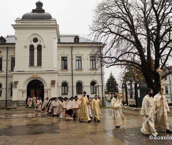 Comuniune întru Hristos, în cadrul Sfintei Liturghii, la Catedrala Mitropolitană din Iași (galerie FOTO)