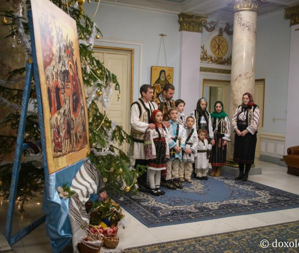 Colindători la Reședința Mitropolitană - Grup de colindători din Urecheni și București