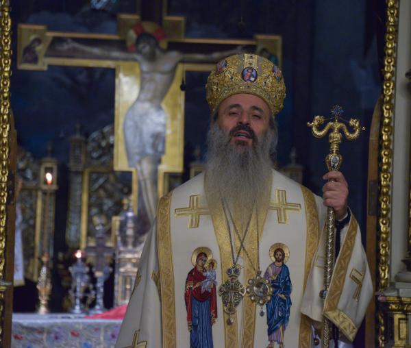 (Video) Sărbătoarea Nașterii Domnului o trăim cu adevărat în Liturghie - IPS Teofan