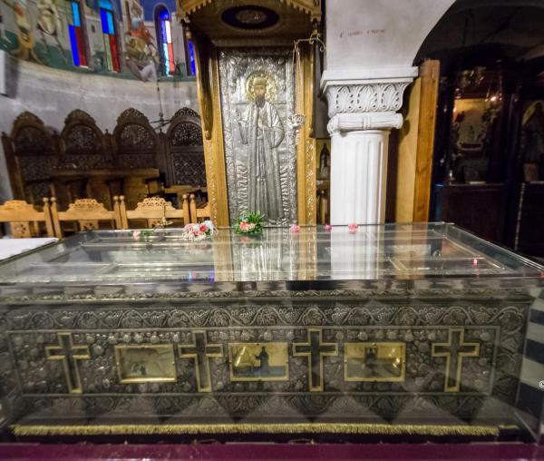 (Video) Cum au fost descoperite moaştele Sfântului Efrem cel Nou