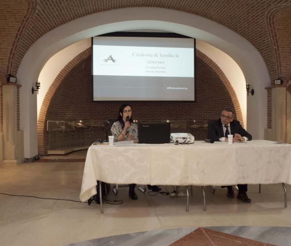 (Video) Conferință pe tema definirii căsătoriei, la Iași