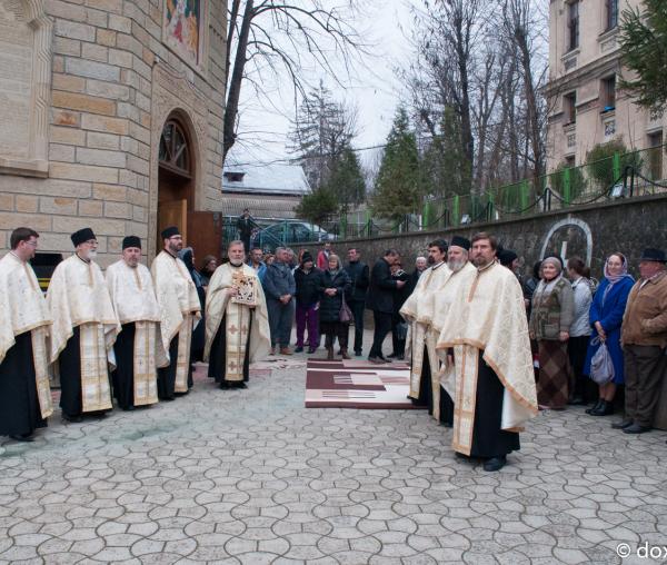 IPS Teofan la Taina Sfântului Maslu la Biserica Spitalului Socola (galerie FOTO)