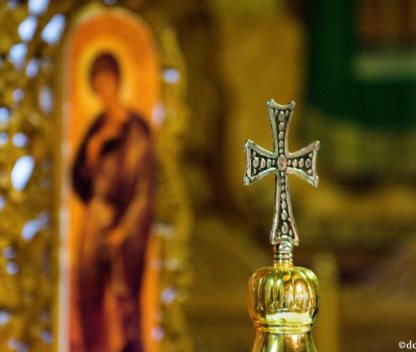 (Audio) „Să-L mărturisim mereu pe Dumnezeu prin semnul Sfintei Cruci!” - Arhimandritul Nicodim Petre