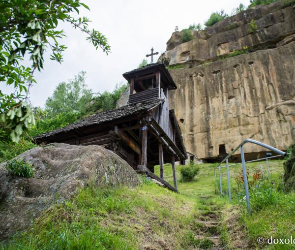 Mănăstirea rupestră Corbii de Piatră (galerie FOTO)