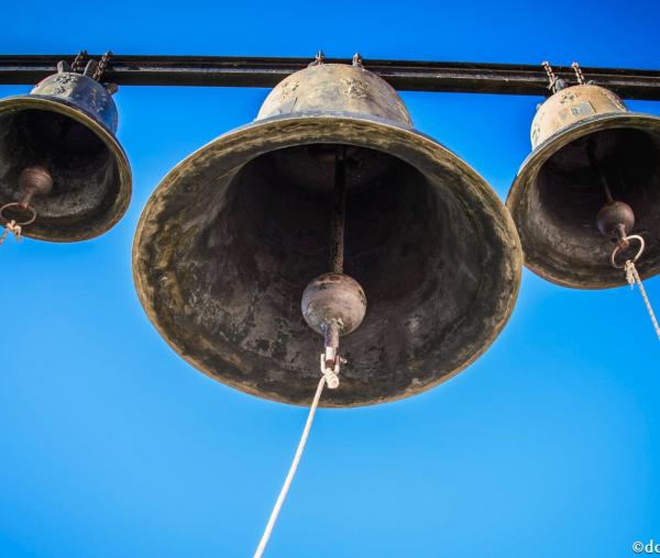 Clopote plâng, clopote cânt (galerie FOTO)