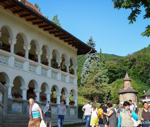 Prislop - Mănăstirea readusă la viață de Părintele Arsenie Boca (galerie FOTO)