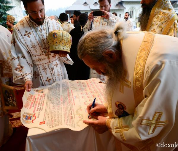 (Foto) Imagini de la proclamarea canonizării Sfinţilor putneni