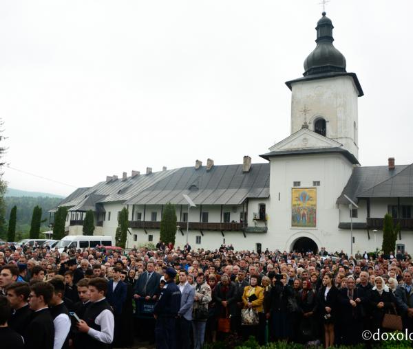 Sfânta Liturghie oficiată cu prilejul hramului Mănăstirii Neamț (galerie FOTO)