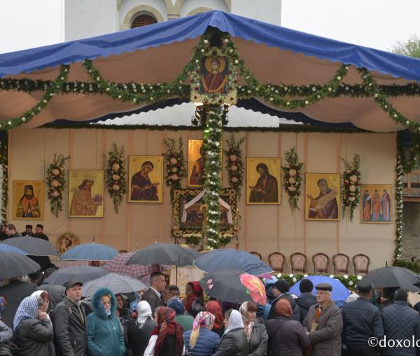 Sfânta Liturghie în ziua canonizării Sfinților Putneni - întâmpinarea ierarhilor (galerie FOTO)