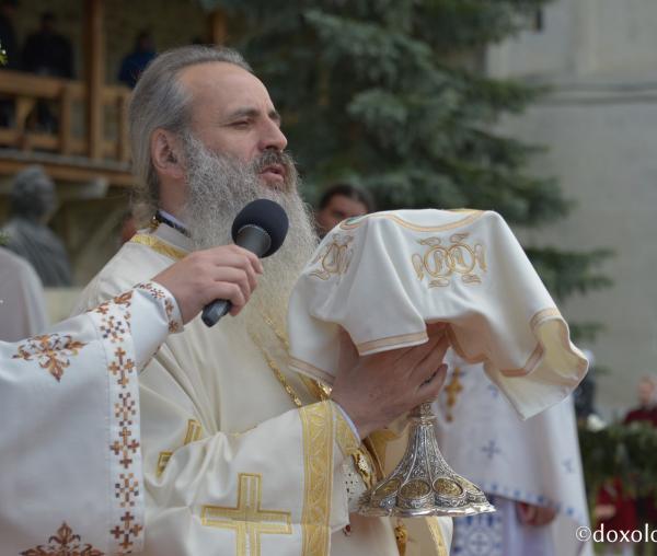 Sfânta Liturghie în ziua de prăznuire a Sfântului Mitropolit Iacob Putneanul (Galerie FOTO)