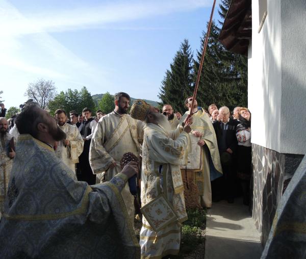 (Video) Resfințirea vechii biserici din Comuna Crăcăoani, județul Neamț