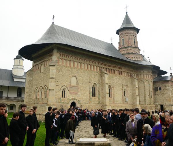 (Foto) Hram la Mănăstirea Neamț 2017