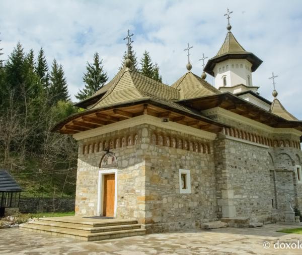 (Foto) Biserica „Buna Vestire” a Mănăstirii Sihăstria Putnei