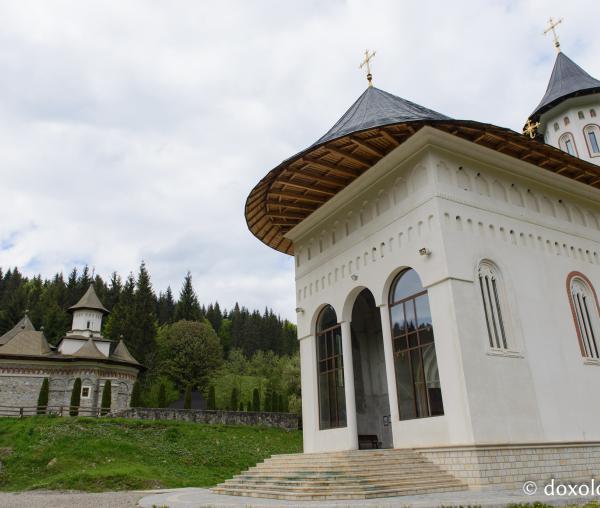 (Foto) Biserica „Izvorul Tămăduirii” a Mănăstirii Sihăstria Putnei