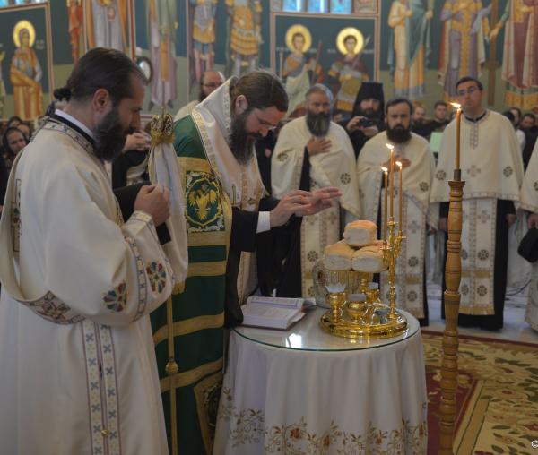(Foto) Priveghere în cinstea Sfinților Sila, Paisie și Natan – Mănăstirea Sihăstria Putnei