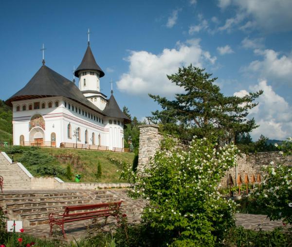 (Video) Testamentul sfinților români din biserica nouă a Pângăraţilor