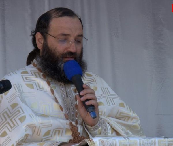 (Video) Arhimandritul Mihail Daniliuc - Hrisovul de sfințire al bisericii Schitului Vovidenia - Neamț