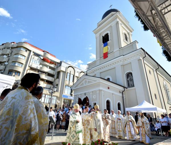 (Foto) Pictura interioară a Bisericii Banu din Iași, resfințită de 2 ierarhi