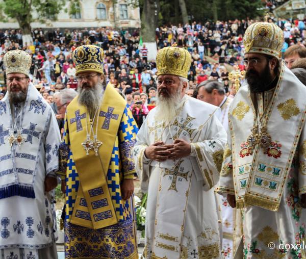 Sfânta Liturghie de Sărbătoarea Adormirii Maicii Domnului la Mănăstirea Nicula
