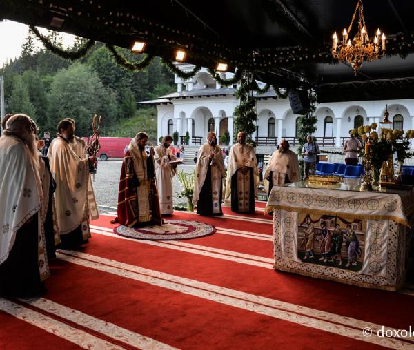 (Foto) Slujba de priveghere de la Mănăstirea Sihăstria Putnei
