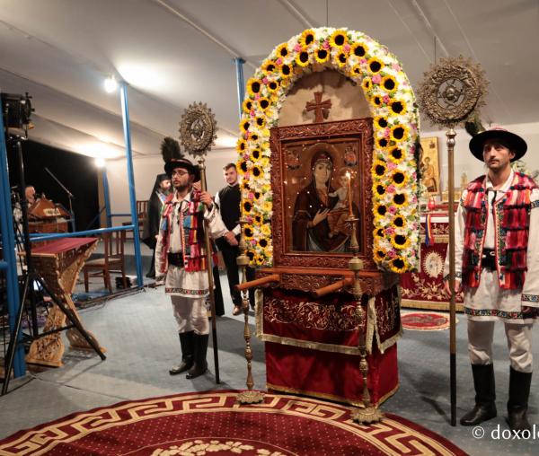 Procesiunea de scoatere a icoanei Maicii Domnului de la Nicula
